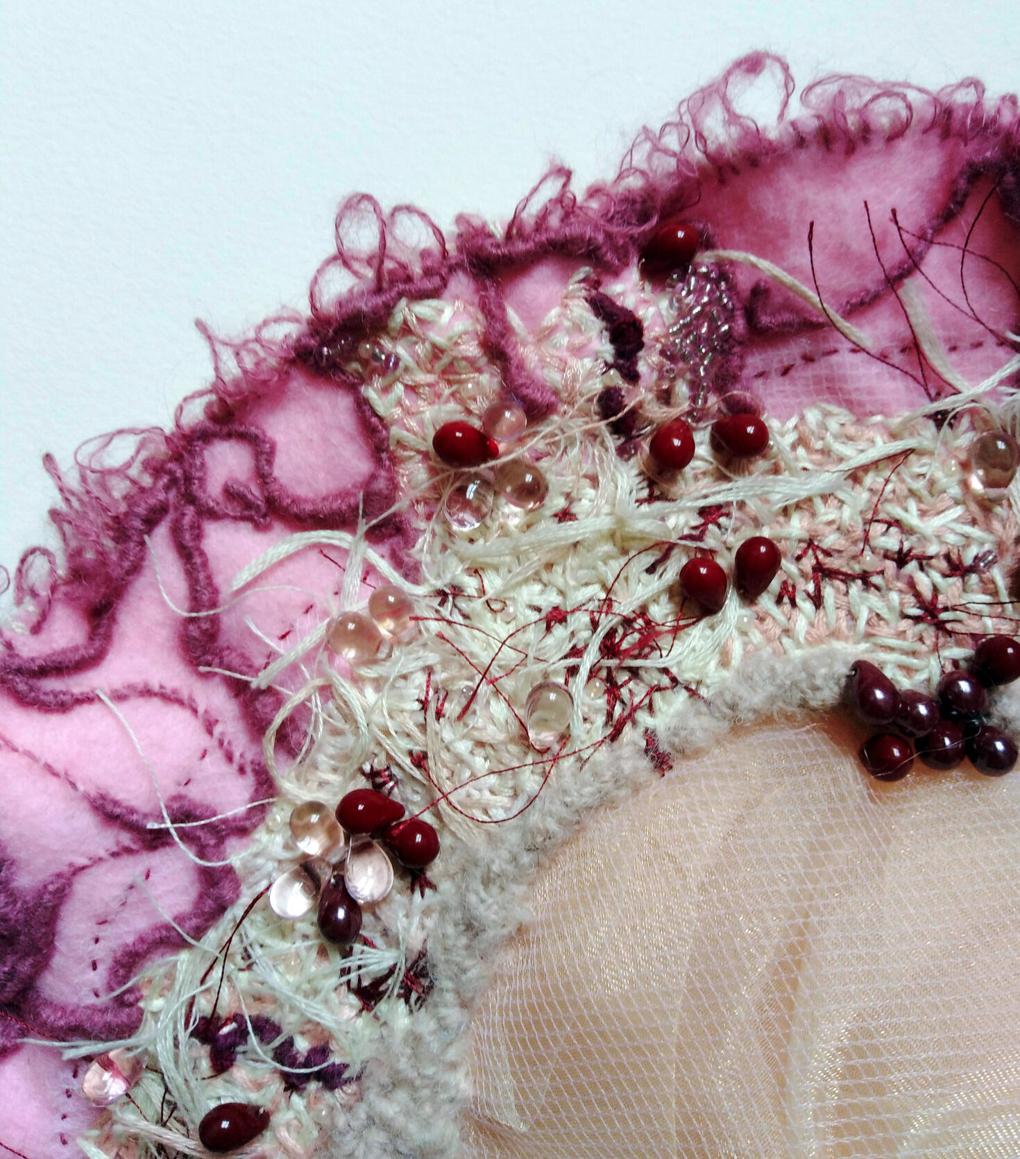 art textile-fiber art-threads-fil-glass beads-perles de verre-felt-feutrine-Maureen Lasne-Contemporary art-Organic piece